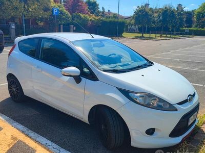 Usata Ford Fiesta 86 CV (63 kW) 2010 Bianco Utilitaria
