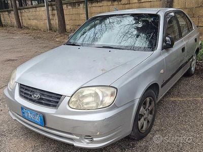 Usata Hyundai Accent 2004 Grigio Berlina