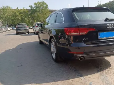 Usata Audi A4 Design 150 CV (110 kW) 2018 Blu/azzurro Station wagon