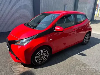 Usata Toyota Aygo 69 CV (50 kW) 2016 Rosso Utilitaria