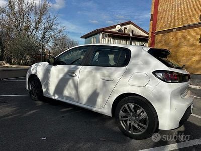 Usata Peugeot 208 Active 100 CV (73 kW) 2022 Bianco Utilitaria