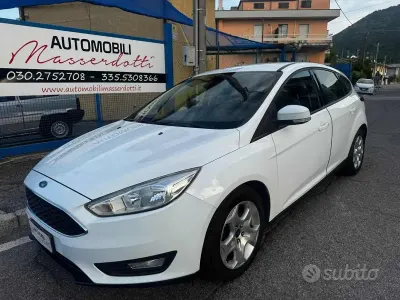 Usata Ford Focus Business Edition 101 CV (74 kW) 2015 Bianco pastello Berlina