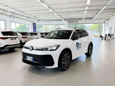 Usata VW Tiguan R-line Plus 204 CV (150 kW) 2026 Oryx white perlato SUV