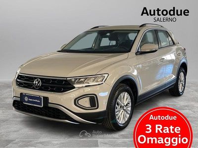 Usata VW T-Roc Life 110 CV (80 kW) 2022 Beige SUV