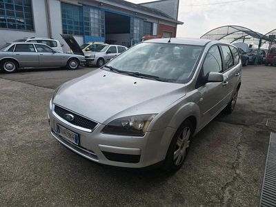 Begagnad Ford Focus S 116 HK (85 kW) 2006 Grå Kombi