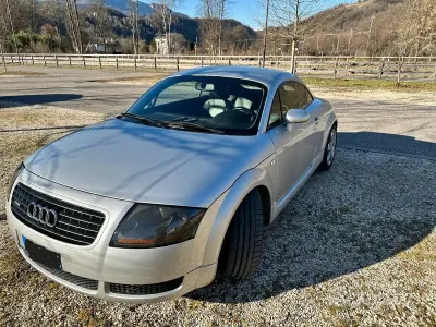 Begagnad Audi TT 225 HK (165 kW) 1999 Grå Sportkupé