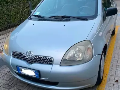 Usata Toyota Yaris Sol 68 CV (50 kW) 2001 Berlina