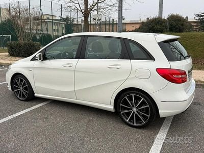Gebraucht Mercedes B180 Executive 122 PS (89 kW) 2012 Weiß Van / Kleinbus