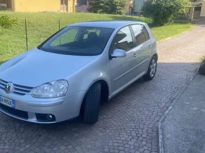Usata VW Golf V 105 CV (77 kW) 2007 Argento Berlina