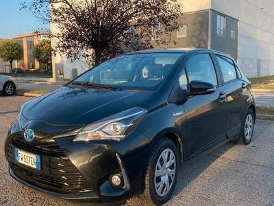 Usata Toyota Yaris Hybrid 111 CV (81 kW) 2019 Nero Berlina