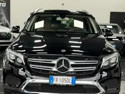 Käytetty Mercedes GLC250 Executive 211 HP (155 kW) 2018 Musta Katumaasturi