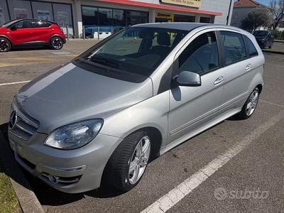 Begagnad Mercedes B200 Premium 109 HK (80 kW) 2011 Grå Minibuss