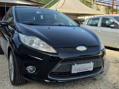 Usata Ford Fiesta Titanium 97 CV (71 kW) 2010 Grigio Utilitaria