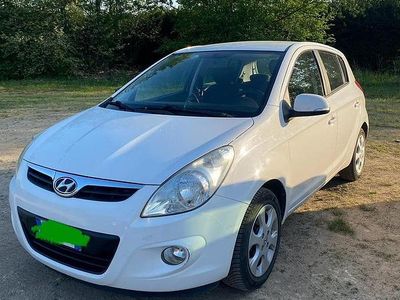 Usata Hyundai i20 Edition 75 CV (55 kW) 2011 Bianco Utilitaria