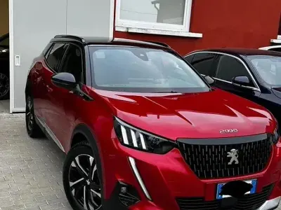 Usata Peugeot 2008 GT-line 110 CV (80 kW) 2022 Rosso SUV
