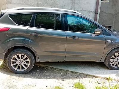 Usado Ford Kuga 140 CV (102 kW) 2015 Gris SUV