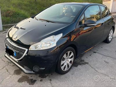 Usata Peugeot 208 82 CV (60 kW) 2012 Nero Utilitaria