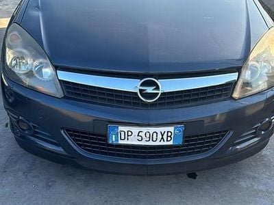 Usata Opel Astra GTC Enjoy 90 CV (66 kW) 2009 Grigio Berlina