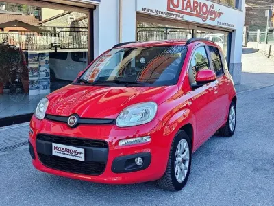 Usata Fiat Panda Lounge 69 CV (50 kW) 2017 Rosso Utilitaria