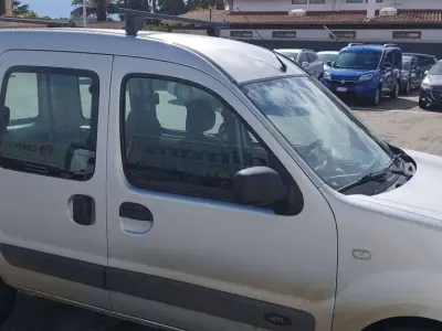 Usado Renault Kangoo Authentique 82 CV (60 kW) 2007 Gris Monovolumen