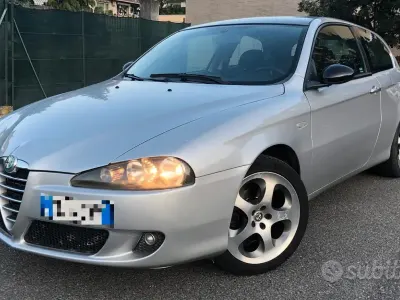 Usata Alfa Romeo 147 120 CV (88 kW) 2006 Grigio Utilitaria