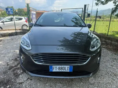 Usata Ford Fiesta 86 CV (63 kW) 2019 Grigio Utilitaria