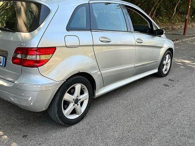 Usata Mercedes B200 140 CV (102 kW) 2008 Grigio Monovolume