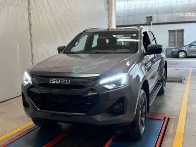 Usata Isuzu D-Max 163 CV (119 kW) 2024 Grigio SUV