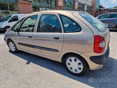 Usata Citroën Xsara Picasso 90 CV (66 kW) 2002 Grigio Monovolume