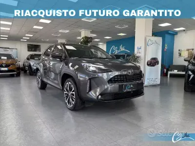 Usata Toyota Yaris Cross Lounge 130 CV (95 kW) 2024 Grigio SUV