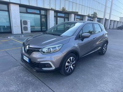 Usata Renault Captur 90 CV (66 kW) 2018 Grigio SUV