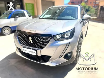 Używany Peugeot 2008 Allure 110 KM (80 kW) 2021 Srebrny SUV