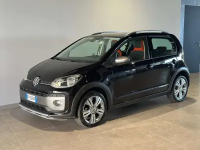 Usata VW cross up! 75 CV (55 kW) 2018 Nero Utilitaria