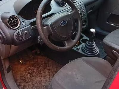 Usata Ford Fiesta 68 CV (50 kW) 2004 Rosso Utilitaria