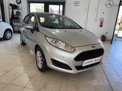 Usata Ford Fiesta 80 CV (58 kW) 2017 Grigio Utilitaria