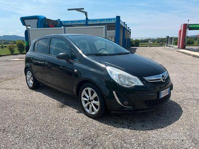 Usata Opel Corsa 86 CV (63 kW) 2013 Nero Berlina