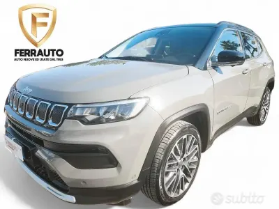 Usado Jeep Compass Limited 131 CV (96 kW) 2021 Gris SUV