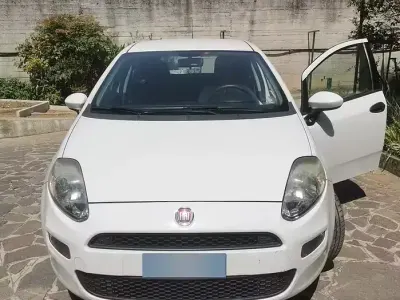 Usata Fiat Punto Street 69 CV (50 kW) 2015 Bianco Utilitaria