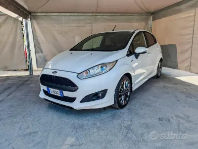 Usata Ford Fiesta ST-Line 75 CV (55 kW) 2017 Bianco Utilitaria