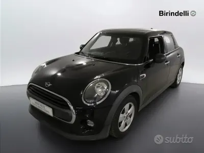 Usata Mini ONE 102 CV (75 kW) 2019 Nero Utilitaria