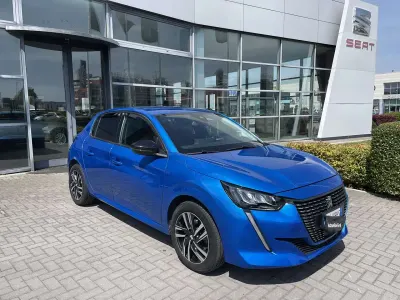 Usata Peugeot 208 Allure 101 CV (74 kW) 2023 Blu vertigo Utilitaria