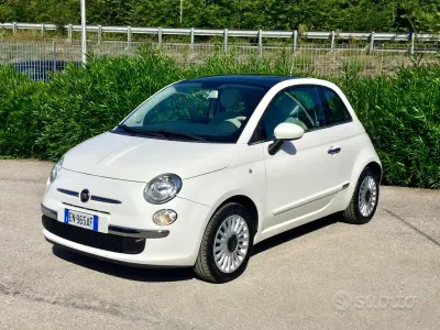 Begagnad Fiat 500 Lounge 69 HK (50 kW) 2013 Vit Halvkombi