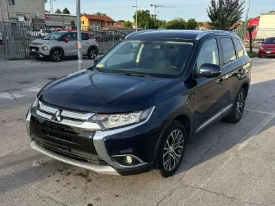 Usata Mitsubishi Outlander 150 CV (110 kW) 2017 Blu/azzurro SUV