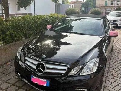 Usata Mercedes E200 Avantgarde 184 CV (135 kW) 2010 Nero Cabrio