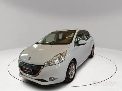 Begagnad Peugeot 208 Allure 68 HK (50 kW) 2013 Vit Halvkombi