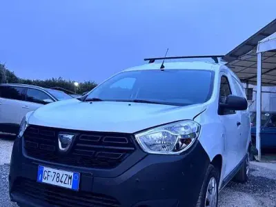 Usata Dacia Dokker 109 CV (80 kW) 2021 Bianco Monovolume
