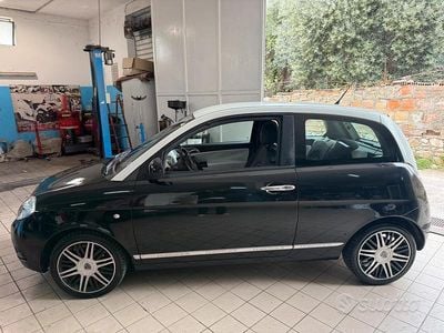 Usata Lancia Ypsilon 69 CV (50 kW) 2015 Nero Utilitaria