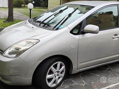 Usata Toyota Prius 113 CV (83 kW) 2004 Grigio Utilitaria