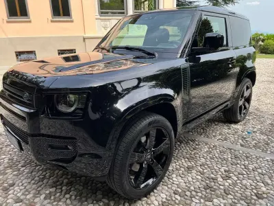 Usata Land Rover Defender SE 200 CV (147 kW) 2023 Nero SUV