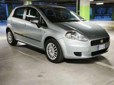 Usata Fiat Grande Punto Emotion 90 CV (66 kW) 2009 Grigio Utilitaria
